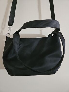 Classic Black Shoulder Bag - Unbranded